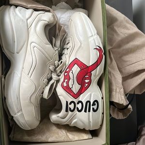 I am selling women’s Gucci shoes size 6 worn twice